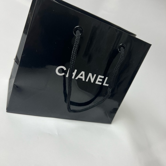 Small Chanel Bag - Picture 1 of 4